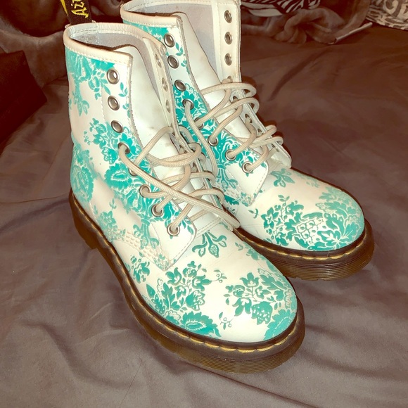 Dr. Martens Shoes - Slightly used Doc Martens